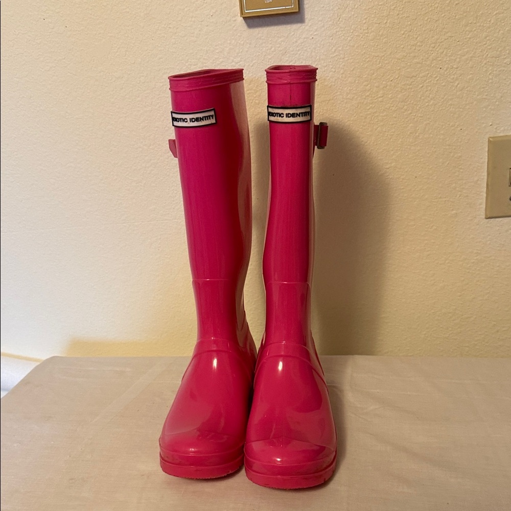 Pink Rain Boots. Exotic identity size9 very nice boots